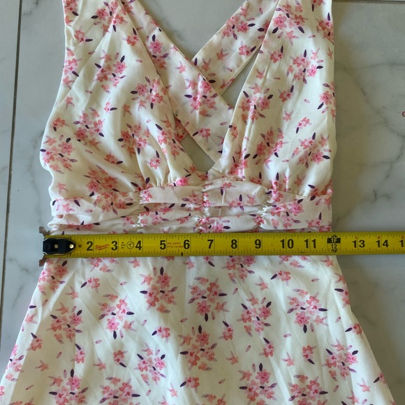 Princess Polly Pink and Cream Floral Backless Dress Size 4 - Picture 4 of 7